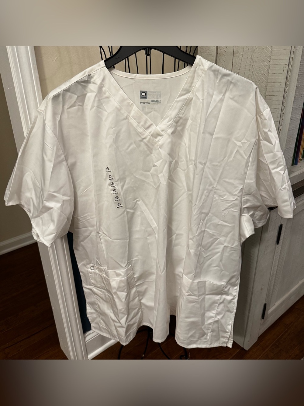 NWOT Wonderwork Wink women’s White v-neck scrub top 4X 4XL style 101 Flaw